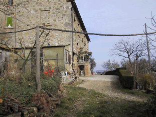 Una delle fotografie effettuate agli edifici oggetto di rilievo, vedi in alto l'immagine riassuntiva dei punti di vista delle foto