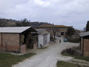 Una delle fotografie effettuate agli edifici oggetto di rilievo, vedi in alto l'immagine riassuntiva dei punti di vista delle foto