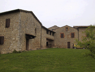 Una delle fotografie effettuate agli edifici oggetto di rilievo, vedi in alto l'immagine riassuntiva dei punti di vista delle foto