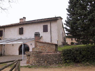 Una delle fotografie effettuate agli edifici oggetto di rilievo, vedi in alto l'immagine riassuntiva dei punti di vista delle foto