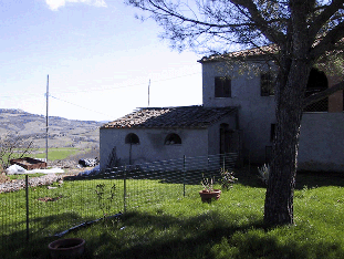 Una delle fotografie effettuate agli edifici oggetto di rilievo, vedi in alto l'immagine riassuntiva dei punti di vista delle foto