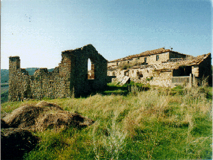 Una delle fotografie effettuate agli edifici oggetto di rilievo, vedi in alto l'immagine riassuntiva dei punti di vista delle foto