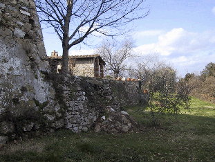 Una delle fotografie effettuate agli edifici oggetto di rilievo, vedi in alto l'immagine riassuntiva dei punti di vista delle foto