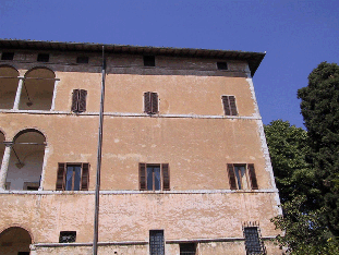 Una delle fotografie effettuate agli edifici oggetto di rilievo, vedi in alto l'immagine riassuntiva dei punti di vista delle foto