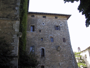 Una delle fotografie effettuate agli edifici oggetto di rilievo, vedi in alto l'immagine riassuntiva dei punti di vista delle foto