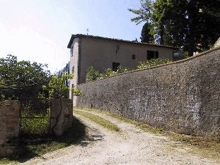 Una delle fotografie effettuate agli edifici oggetto di rilievo, vedi in alto l'immagine riassuntiva dei punti di vista delle foto