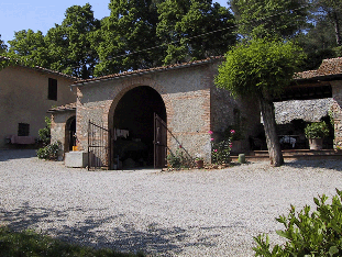 Una delle fotografie effettuate agli edifici oggetto di rilievo, vedi in alto l'immagine riassuntiva dei punti di vista delle foto