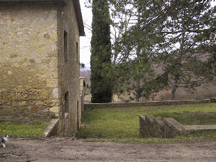 Una delle fotografie effettuate agli edifici oggetto di rilievo, vedi in alto l'immagine riassuntiva dei punti di vista delle foto