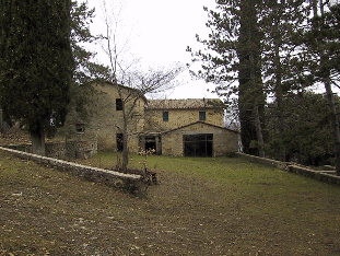 Una delle fotografie effettuate agli edifici oggetto di rilievo, vedi in alto l'immagine riassuntiva dei punti di vista delle foto