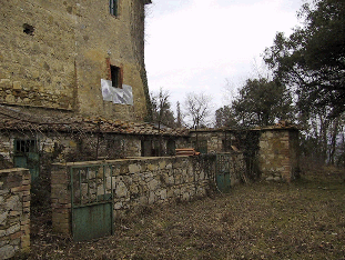 Una delle fotografie effettuate agli edifici oggetto di rilievo, vedi in alto l'immagine riassuntiva dei punti di vista delle foto